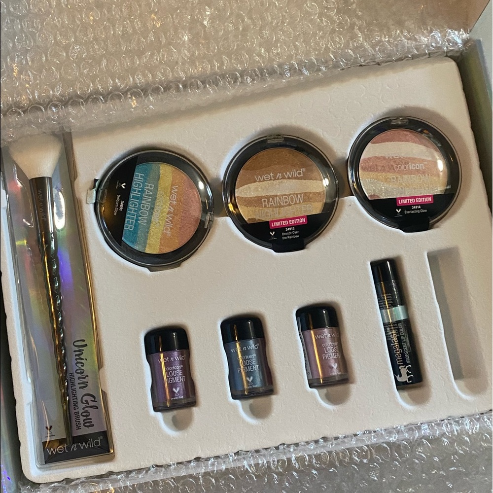 Wet N Wild Unicorn Glow Boxed Set - Picture 5 of 8